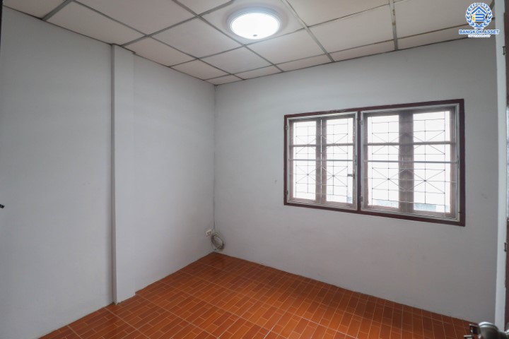 *****ทาวน์เฮ้าส์มือสองย่านนนทบุรี ม.นันทิชา2 บางกรวย-ไทรน้อย บนเนื้อที่ 17 ตร.ว. ฟังก์ชัน 2 ห้องนอน 2 ห้องน้ำ 1 ที่จอดรถ บ้านพร้อมอยู่ในราคาพิเศษ ติดถ.บางกรวย-กรุงเทพ เชื่อมต่อถ.บ้านกล้วย-ไทรน้อย, ถ.กาญจนาภิเษก ใกล้รถไฟฟ้าสายสีม่วง "สถานีคลองบางไผ่"